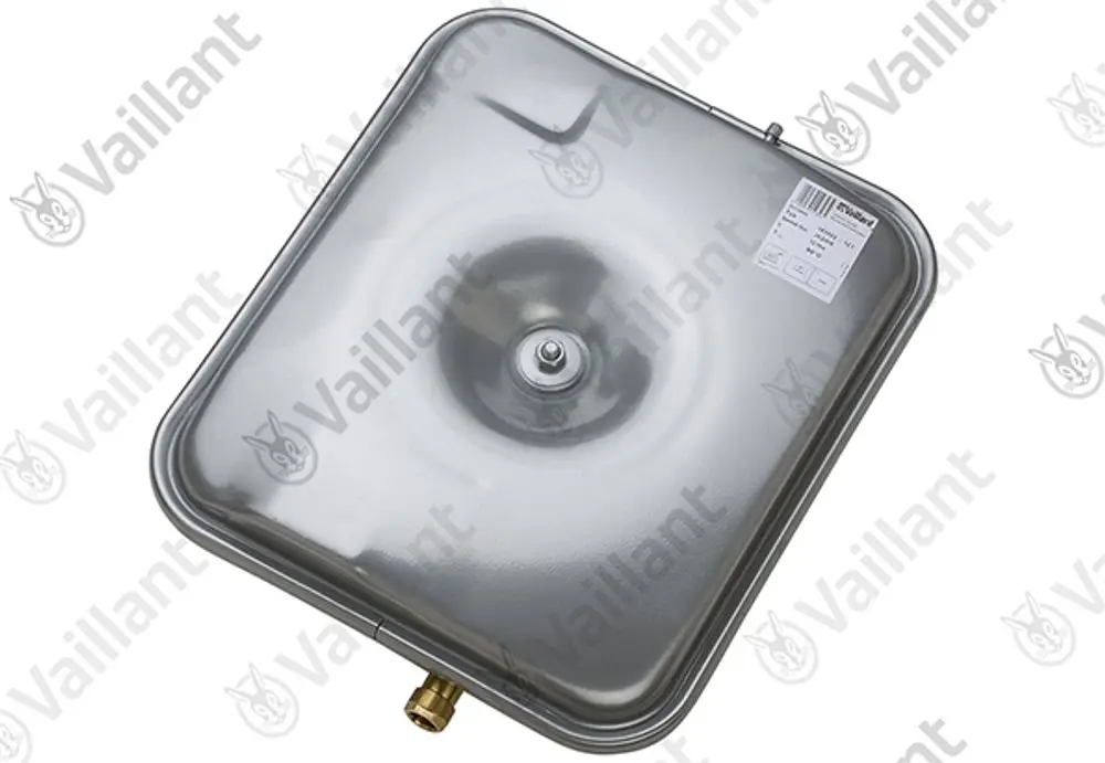 Vaillant Ausdehnungsgefäß in quadratischer Form aus Metall mit zentralem Anschluss und abgerundeten Kanten. Oberflächenveredelung sichtbar.